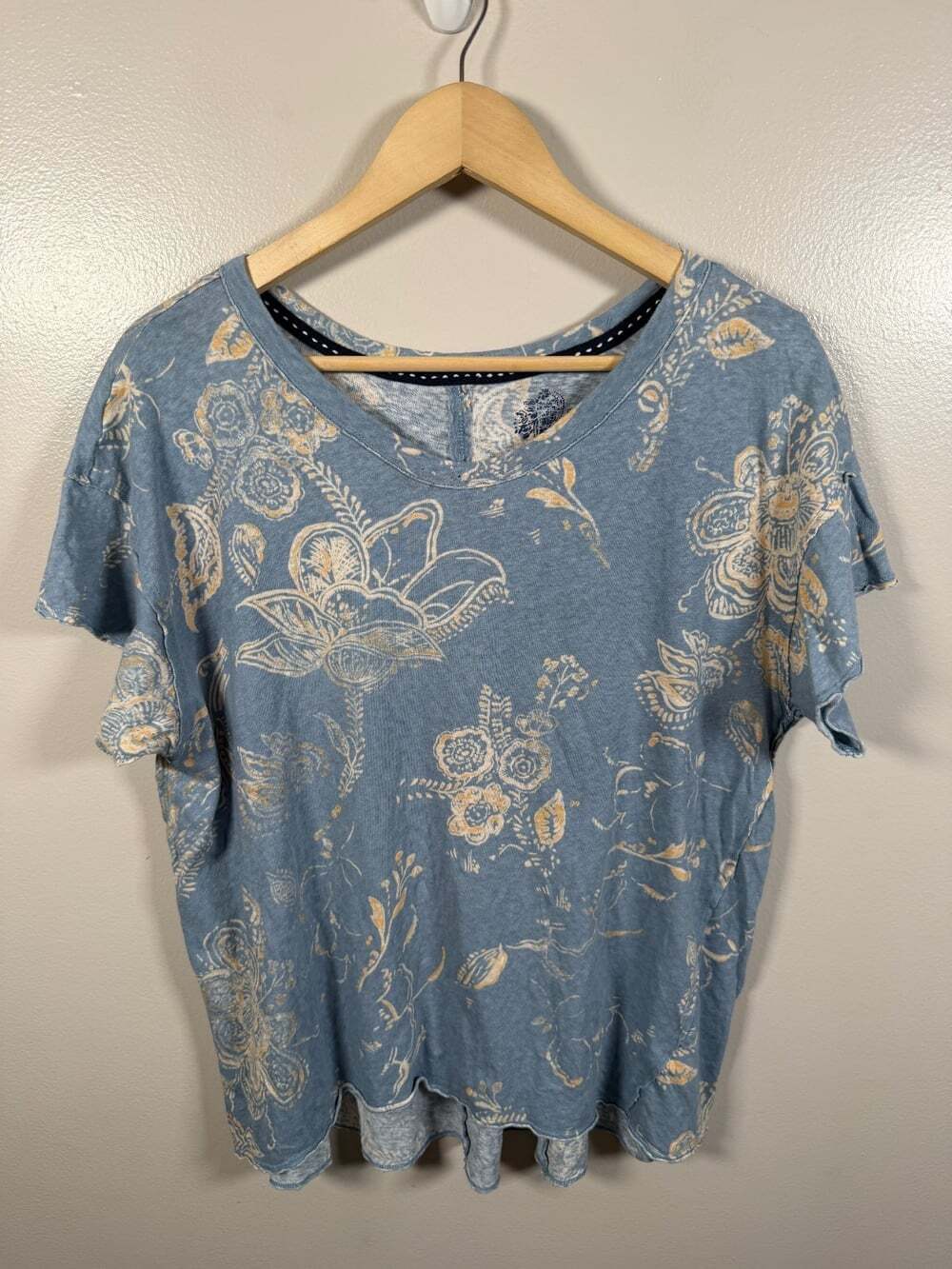 Anthropologie Pilcro Linen Raw Edge V-Neck T-Shirt Large Top Blue Floral Paisley